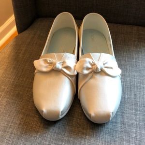 TOMS ivory white grosgrain bow women’s slip on shoes size 9.5